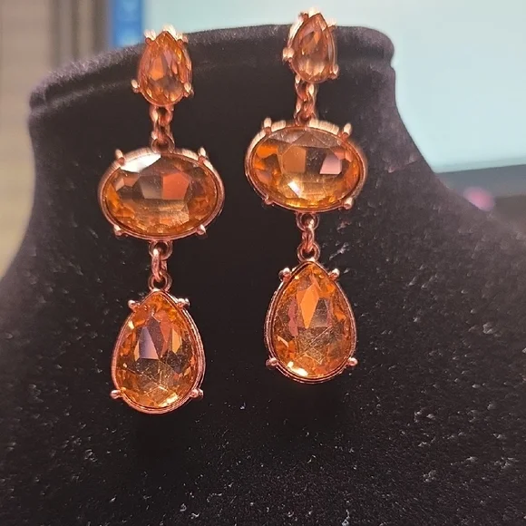 BUNDLE ANY 2, PAY ONE PRICE. Elegant Rose Gold Drop Earrings - Picture 3 of 4